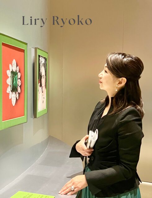 【リリーの英語マナー】 

皆さま、お久しぶりです！

「お久しぶりです」は、実は“印象が整う”大切な一言。
Long time no see は間違いではありません。
（仲の良い友人ならとても自然です）

とはいえ、ビジネスや久しぶりにお会いする方には、
少しだけ“品”をプラスすると安心感が伝わります。

おすすめは、

①会えて嬉しい

②時間が空いた

③気づかい 

の順番。

／
It’s been a while.
＼

／
It’s great to see you again!
＼

／
I hope you’ve been well.
＼

どれも短いのに、やわらかく丁寧。

保存して、
次に久しぶりの方とお会いする日に
そっと使ってみてください。

LINEでは【品格フレーズ集】をお渡しし、
体験会（英語deジャーナリング／英語日記）を準備中です。
そして貴方の「英語タイプ診断」を知ることができますよ。

It’s coming soon!
お楽しみにしていてくださると嬉しいです！

英語マナーを学んで、あなたの毎日が豊かになりますように♡

#リリー良子
#25ansEnglish
#英語コーチング
#英会話
#英語コミュニティ